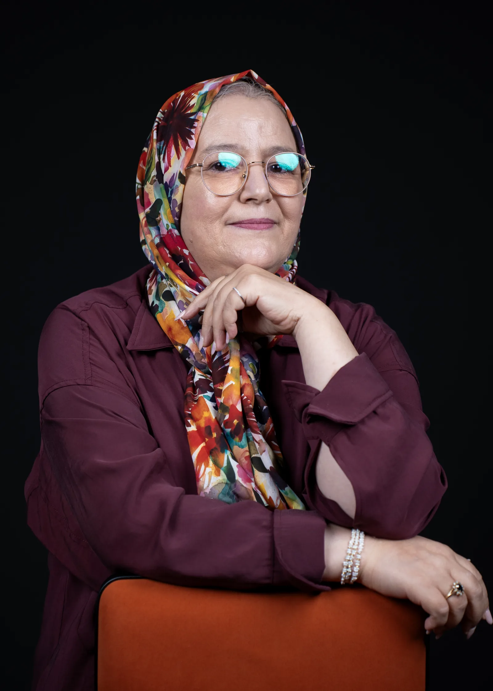Portrait de Meryam El Jazouli, facilitatrice en résilience émotionnelle et autrice de la méthode O.S.E.R